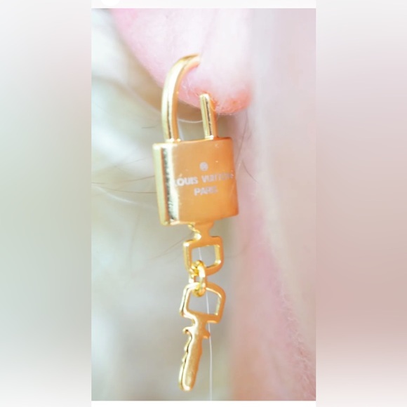 Beautiful authentic LV earrings - Picture 3 of 16